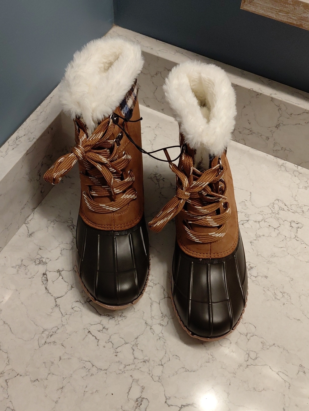 NEW Maurices PACKAWAY Whitney Cognac Plaid Duck Boot Size 9 Womens Fur